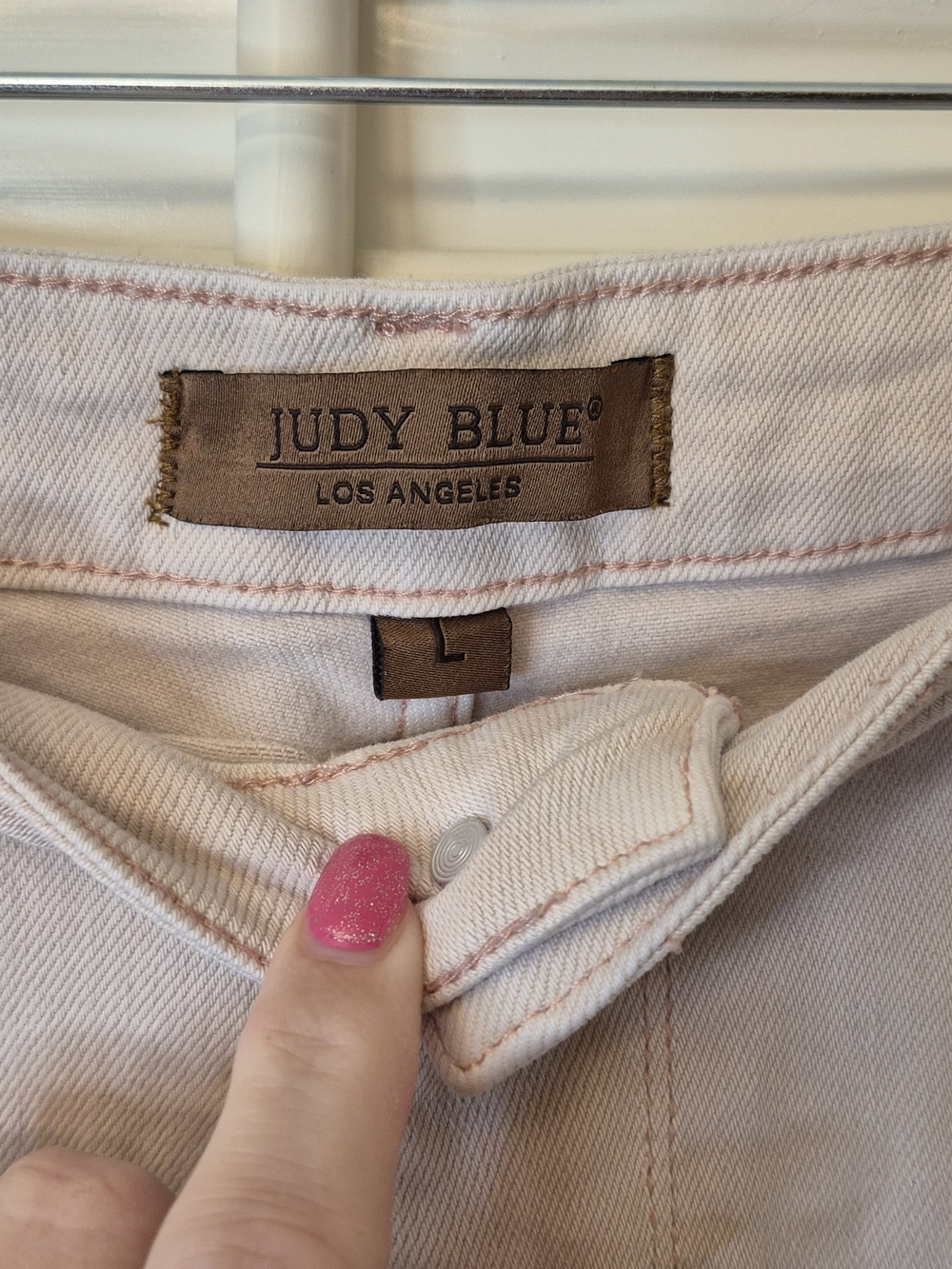 Judy Blue Light Pink Frayed Hem High-Rise Denim Shorts Size Large 3" Inseam - Picture 2 of 5